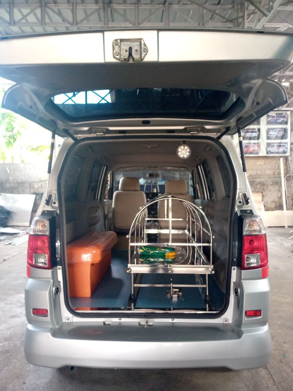 mobil ambulance tipe jenazah